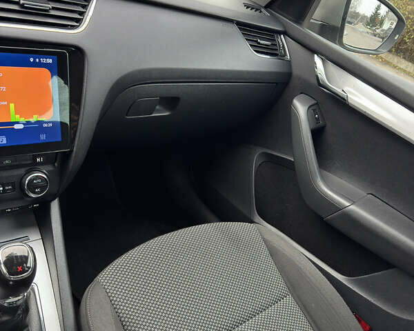 Бежевый Шкода Октавия, объемом двигателя 1.6 л и пробегом 160 тыс. км за 13500 $, фото 43 на Automoto.ua