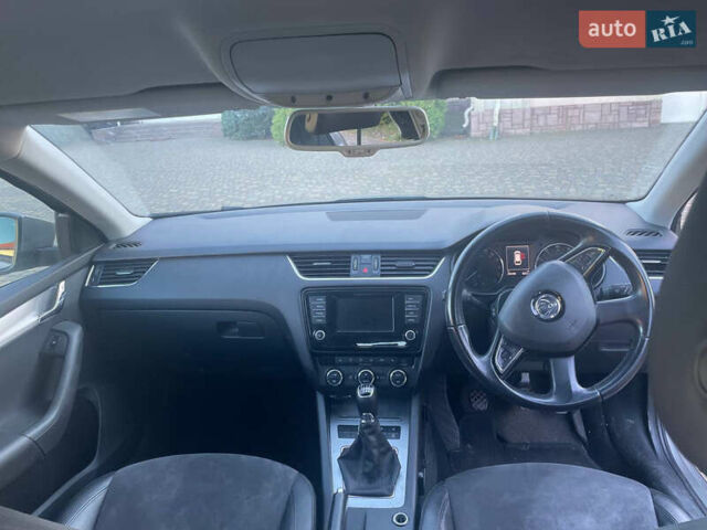 Бежевий Шкода Октавія, об'ємом двигуна 2 л та пробігом 250 тис. км за 3950 $, фото 1 на Automoto.ua