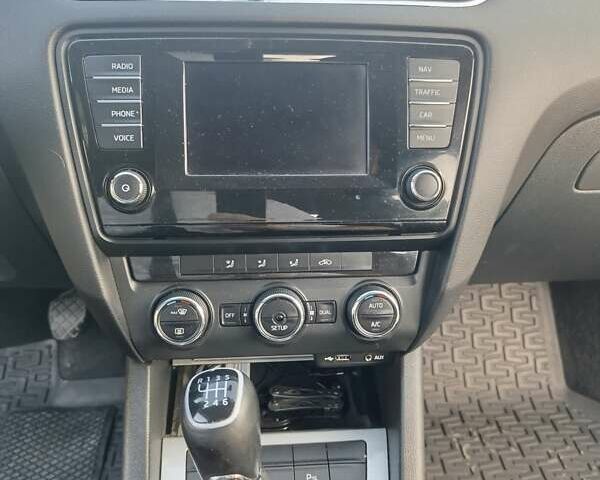 Бежевий Шкода Октавія, об'ємом двигуна 1.97 л та пробігом 298 тис. км за 11100 $, фото 11 на Automoto.ua