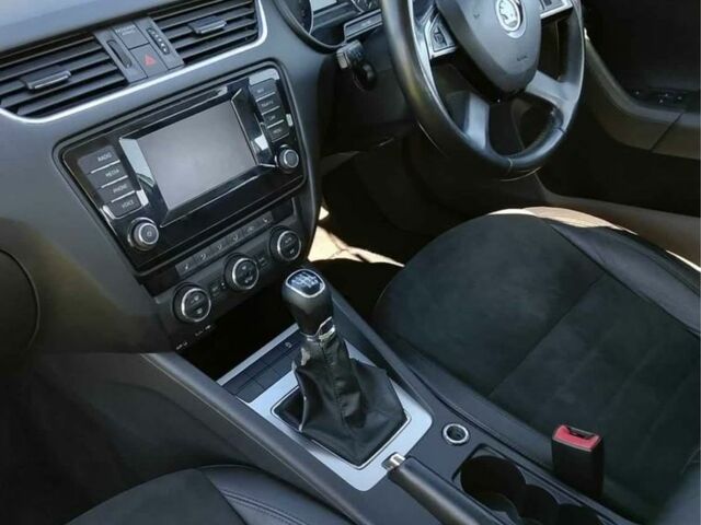 Бежевый Шкода Октавия, объемом двигателя 2 л и пробегом 250 тыс. км за 4000 $, фото 5 на Automoto.ua