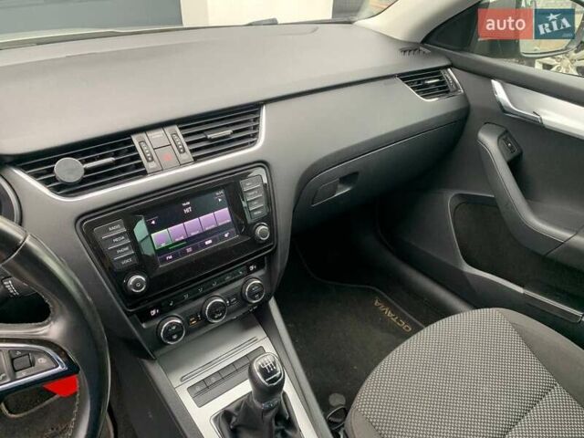 Бежевий Шкода Октавія, об'ємом двигуна 1.6 л та пробігом 233 тис. км за 10850 $, фото 21 на Automoto.ua