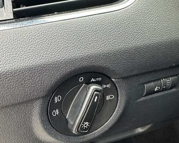 Бежевый Шкода Октавия, объемом двигателя 2 л и пробегом 218 тыс. км за 11550 $, фото 29 на Automoto.ua