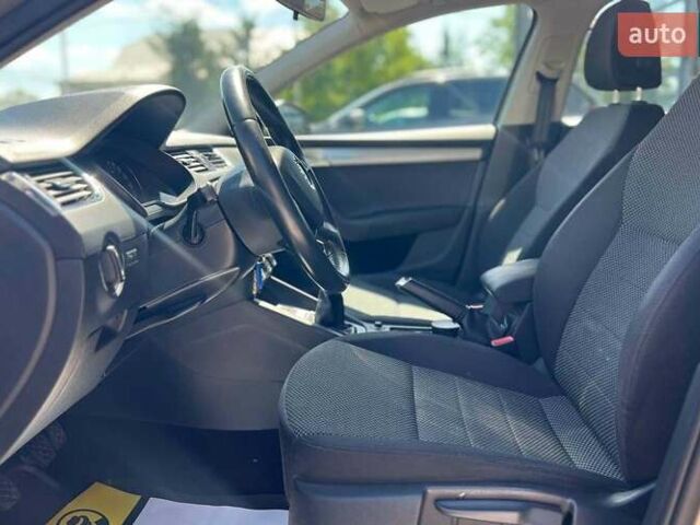 Бежевый Шкода Октавия, объемом двигателя 2 л и пробегом 215 тыс. км за 11200 $, фото 10 на Automoto.ua