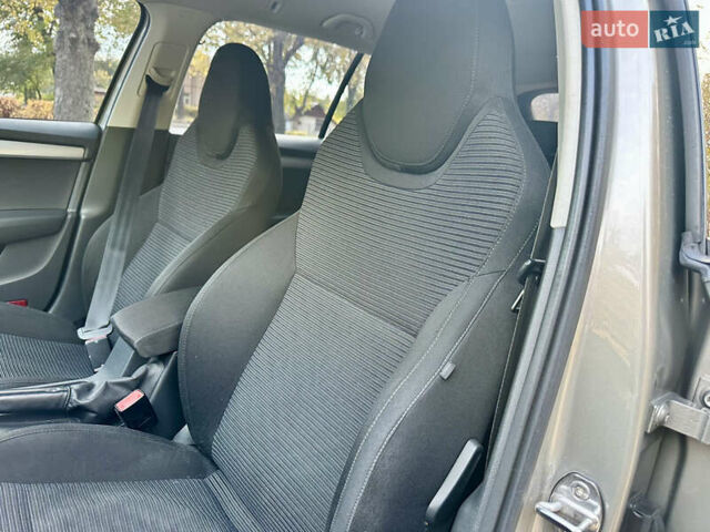 Шкода Октавия 2015 в Ровно на Automoto.ua Бежевый Шкода Октавия, объемом двигателя 2.01 л и пробегом 270 тыс. км за 10999 $, фото 20 на Automoto.ua