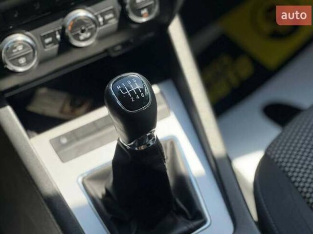 Бежевый Шкода Октавия, объемом двигателя 2 л и пробегом 215 тыс. км за 11200 $, фото 17 на Automoto.ua