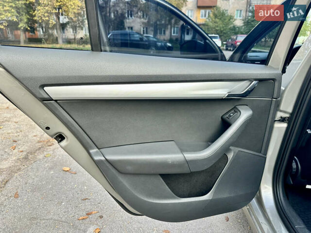 Шкода Октавия 2015 в Ровно на Automoto.ua Бежевый Шкода Октавия, объемом двигателя 2.01 л и пробегом 270 тыс. км за 10999 $, фото 21 на Automoto.ua