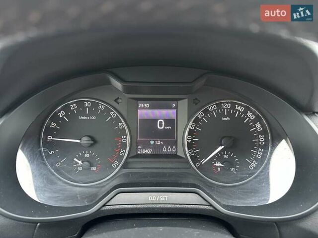 Бежевый Шкода Октавия, объемом двигателя 2 л и пробегом 218 тыс. км за 11550 $, фото 22 на Automoto.ua