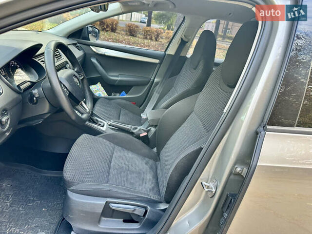 Шкода Октавия 2015 в Ровно на Automoto.ua Бежевый Шкода Октавия, объемом двигателя 2.01 л и пробегом 270 тыс. км за 10999 $, фото 19 на Automoto.ua