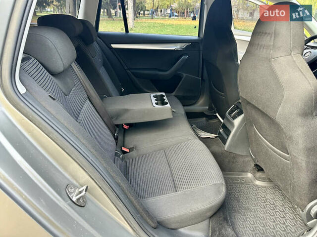 Шкода Октавия 2015 в Ровно на Automoto.ua Бежевый Шкода Октавия, объемом двигателя 2.01 л и пробегом 270 тыс. км за 10999 $, фото 23 на Automoto.ua