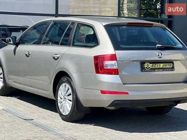 Бежевый Шкода Октавия, объемом двигателя 2 л и пробегом 215 тыс. км за 11200 $, фото 3 на Automoto.ua