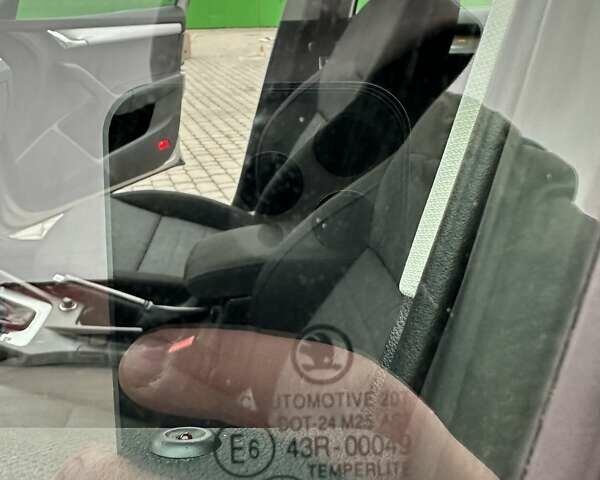 Бежевый Шкода Октавия, объемом двигателя 2 л и пробегом 218 тыс. км за 11550 $, фото 39 на Automoto.ua