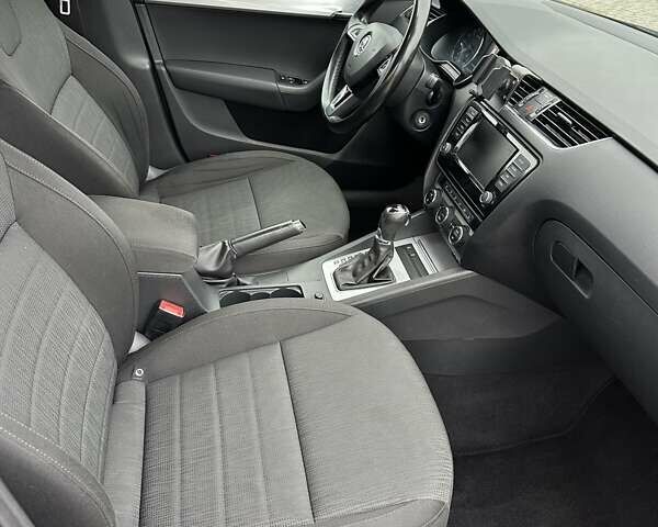 Бежевый Шкода Октавия, объемом двигателя 2 л и пробегом 218 тыс. км за 11550 $, фото 17 на Automoto.ua