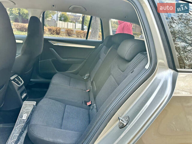 Шкода Октавия 2015 в Ровно на Automoto.ua Бежевый Шкода Октавия, объемом двигателя 2.01 л и пробегом 270 тыс. км за 10999 $, фото 22 на Automoto.ua