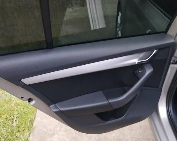 Бежевый Шкода Октавия, объемом двигателя 2 л и пробегом 261 тыс. км за 11800 $, фото 16 на Automoto.ua