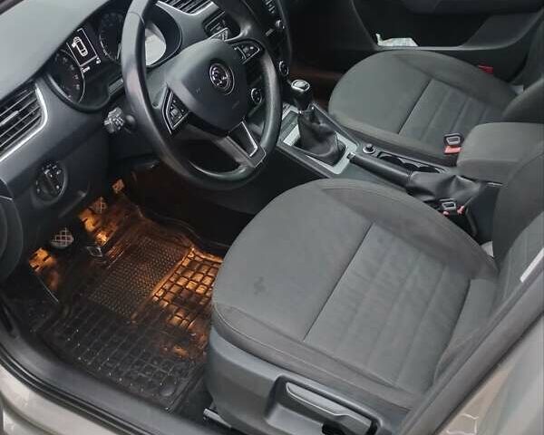 Бежевый Шкода Октавия, объемом двигателя 2 л и пробегом 261 тыс. км за 11800 $, фото 12 на Automoto.ua