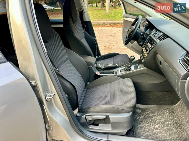 Шкода Октавия 2015 в Ровно на Automoto.ua Бежевый Шкода Октавия, объемом двигателя 2.01 л и пробегом 270 тыс. км за 10999 $, фото 25 на Automoto.ua