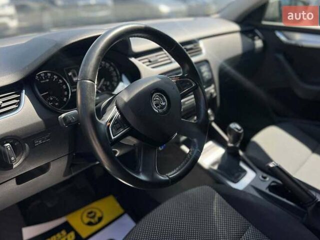 Бежевый Шкода Октавия, объемом двигателя 2 л и пробегом 215 тыс. км за 11200 $, фото 9 на Automoto.ua