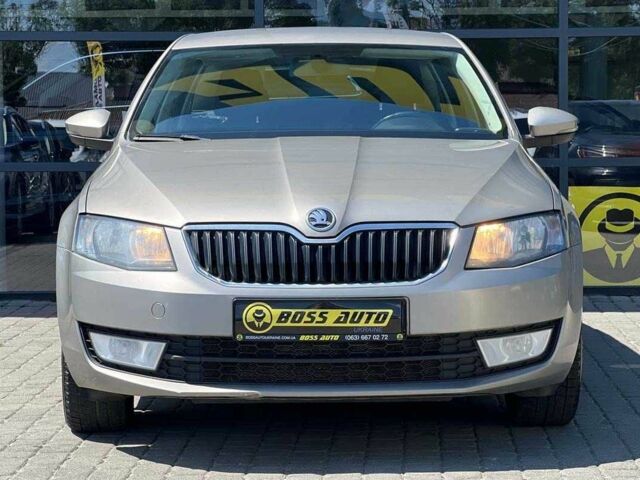 Бежевый Шкода Октавия, объемом двигателя 2 л и пробегом 215 тыс. км за 11200 $, фото 1 на Automoto.ua