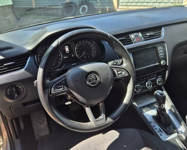 Бежевый Шкода Октавия, объемом двигателя 1.6 л и пробегом 362 тыс. км за 12500 $, фото 7 на Automoto.ua