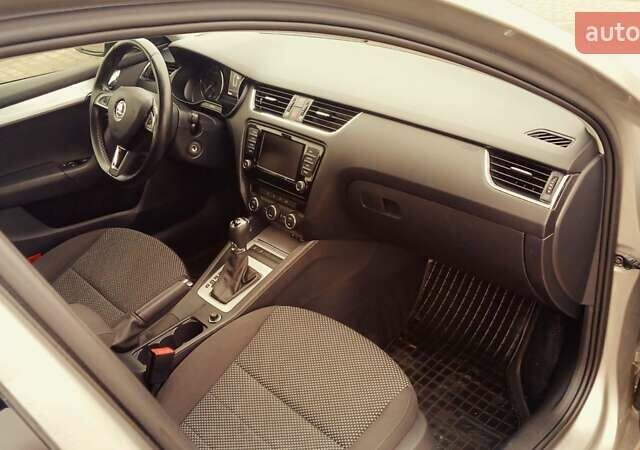 Бежевий Шкода Октавія, об'ємом двигуна 1.98 л та пробігом 255 тис. км за 13800 $, фото 3 на Automoto.ua