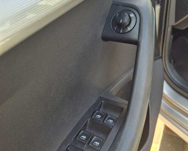 Бежевый Шкода Октавия, объемом двигателя 1.6 л и пробегом 362 тыс. км за 12500 $, фото 3 на Automoto.ua