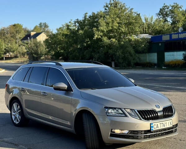 Бежевий Шкода Октавія, об'ємом двигуна 1.97 л та пробігом 277 тис. км за 14299 $, фото 4 на Automoto.ua