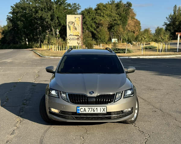 Бежевий Шкода Октавія, об'ємом двигуна 1.97 л та пробігом 277 тис. км за 14299 $, фото 2 на Automoto.ua