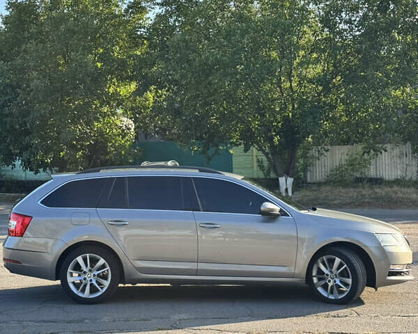 Бежевий Шкода Октавія, об'ємом двигуна 1.97 л та пробігом 277 тис. км за 14299 $, фото 6 на Automoto.ua