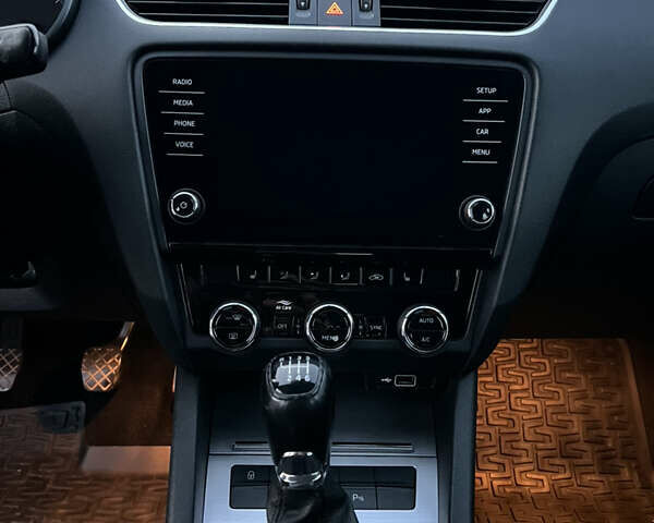 Бежевый Шкода Октавия, объемом двигателя 1.5 л и пробегом 270 тыс. км за 13100 $, фото 22 на Automoto.ua