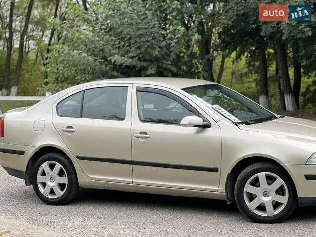 Бежевый Шкода Октавия, объемом двигателя 1.6 л и пробегом 155 тыс. км за 5750 $, фото 8 на Automoto.ua