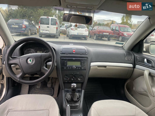 Бежевий Шкода Октавія, об'ємом двигуна 1.6 л та пробігом 229 тис. км за 5000 $, фото 8 на Automoto.ua