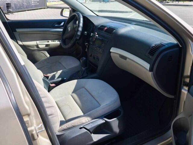 Бежевый Шкода Октавия, объемом двигателя 1.6 л и пробегом 315 тыс. км за 5000 $, фото 10 на Automoto.ua