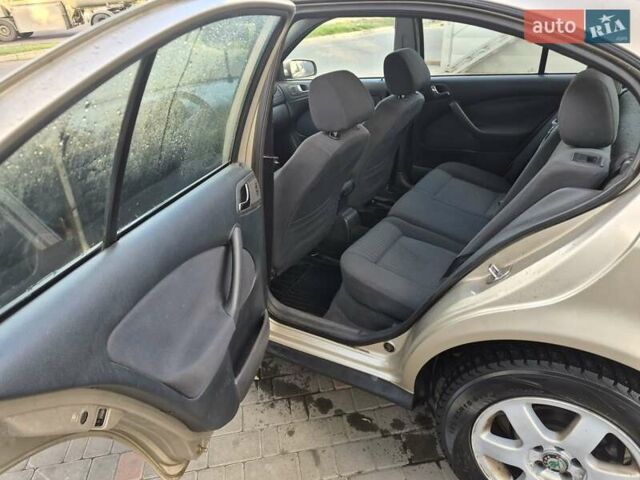 Бежевый Шкода Октавия, объемом двигателя 2 л и пробегом 340 тыс. км за 4100 $, фото 6 на Automoto.ua