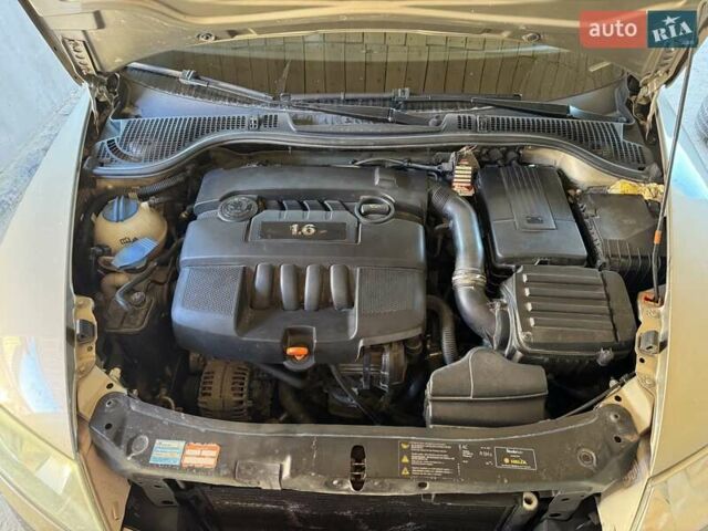 Бежевий Шкода Октавія, об'ємом двигуна 1.6 л та пробігом 275 тис. км за 4600 $, фото 11 на Automoto.ua