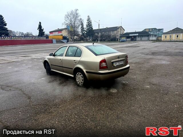 Бежевий Шкода Октавія, об'ємом двигуна 1.6 л та пробігом 300 тис. км за 4000 $, фото 3 на Automoto.ua