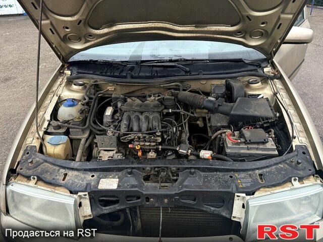 Бежевий Шкода Октавія, об'ємом двигуна 1.6 л та пробігом 300 тис. км за 4000 $, фото 8 на Automoto.ua