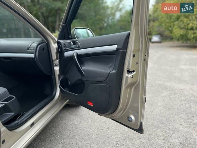 Бежевый Шкода Октавия, объемом двигателя 1.6 л и пробегом 155 тыс. км за 5750 $, фото 22 на Automoto.ua