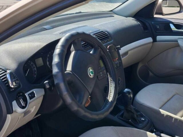 Бежевый Шкода Октавия, объемом двигателя 1.6 л и пробегом 315 тыс. км за 5000 $, фото 12 на Automoto.ua