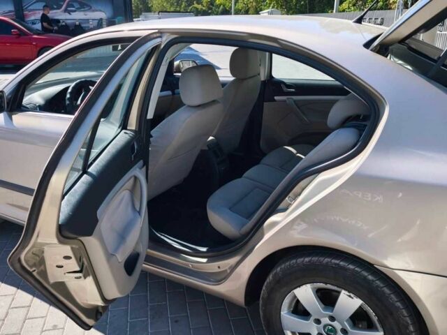 Бежевый Шкода Октавия, объемом двигателя 1.6 л и пробегом 315 тыс. км за 5000 $, фото 13 на Automoto.ua