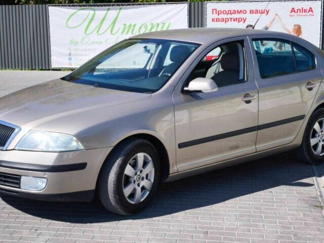 Бежевый Шкода Октавия, объемом двигателя 1.6 л и пробегом 315 тыс. км за 5000 $, фото 1 на Automoto.ua