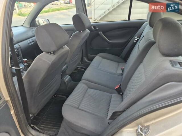 Бежевый Шкода Октавия, объемом двигателя 2 л и пробегом 340 тыс. км за 4100 $, фото 4 на Automoto.ua