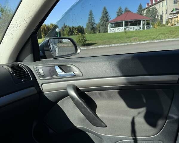 Бежевий Шкода Октавія, об'ємом двигуна 1.6 л та пробігом 275 тис. км за 4900 $, фото 13 на Automoto.ua