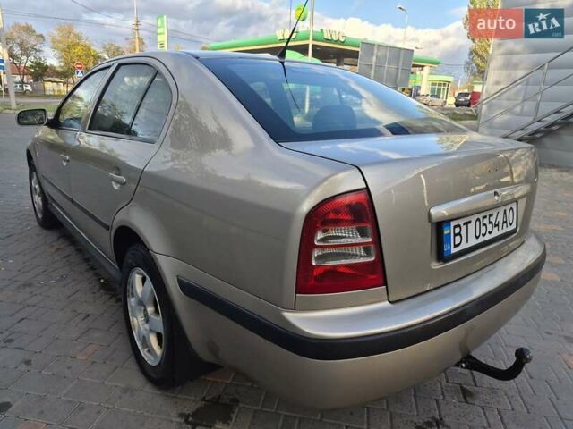 Бежевый Шкода Октавия, объемом двигателя 2 л и пробегом 340 тыс. км за 4100 $, фото 3 на Automoto.ua