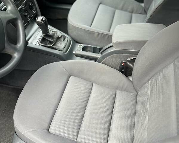 Бежевый Шкода Октавия, объемом двигателя 1.6 л и пробегом 155 тыс. км за 5750 $, фото 17 на Automoto.ua