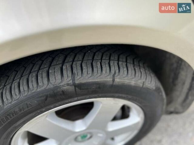 Бежевый Шкода Октавия, объемом двигателя 1.6 л и пробегом 155 тыс. км за 5750 $, фото 23 на Automoto.ua