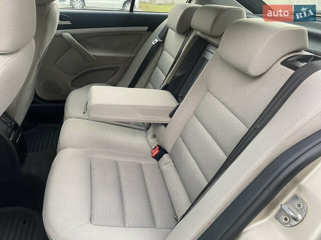 Бежевий Шкода Октавія, об'ємом двигуна 1.6 л та пробігом 229 тис. км за 5000 $, фото 10 на Automoto.ua