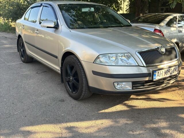 Бежевый Шкода Октавия, объемом двигателя 1.6 л и пробегом 240 тыс. км за 5900 $, фото 1 на Automoto.ua