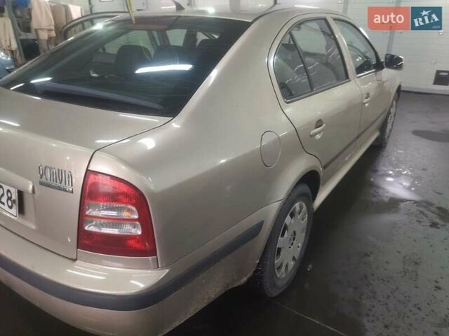 Бежевый Шкода Октавия, объемом двигателя 1.6 л и пробегом 220 тыс. км за 4650 $, фото 13 на Automoto.ua