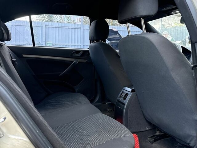 Бежевий Шкода Октавія, об'ємом двигуна 0 л та пробігом 320 тис. км за 4800 $, фото 18 на Automoto.ua