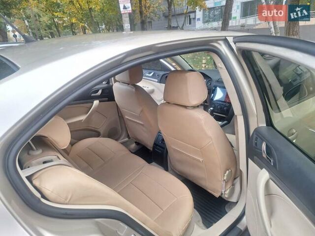 Шкода Октавія 2004 у Дніпро (Дніпропетровську) на Automoto.ua Бежевий Шкода Октавія, об'ємом двигуна 1.6 л та пробігом 250 тис. км за 5900 $, фото 3 на Automoto.ua
